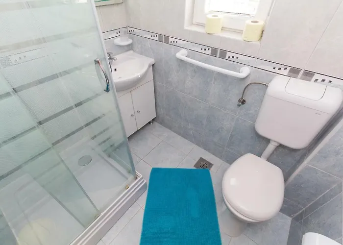 לינה וארוחת בוקר Pansion Gaspar ביוגראד נה מורו