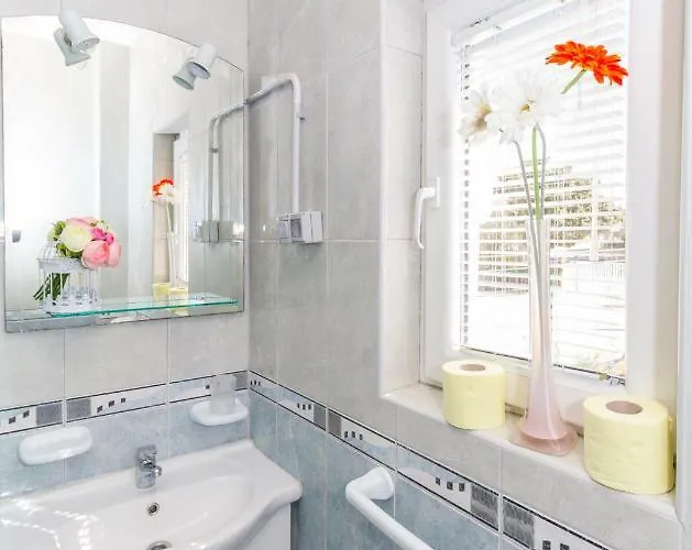 לינה וארוחת בוקר Pansion Gaspar 3*